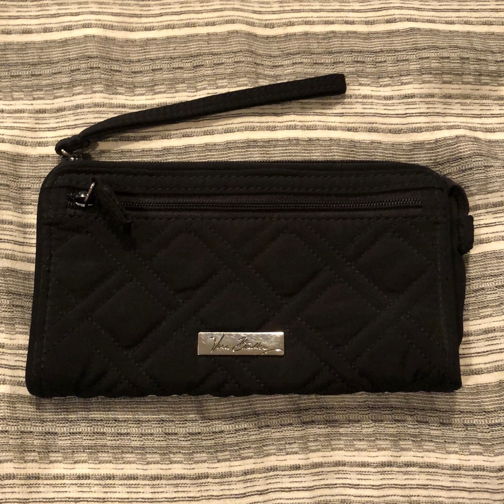 Vera Bradley front zip wristlet in black